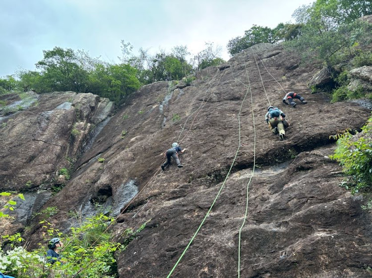 【2025年度初級登山学校】　第６回実技_岩登り　蓬莱峡